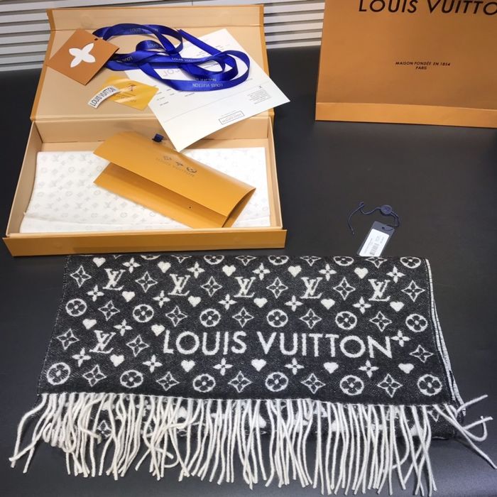 Louis Vuitton Scarf LV00052